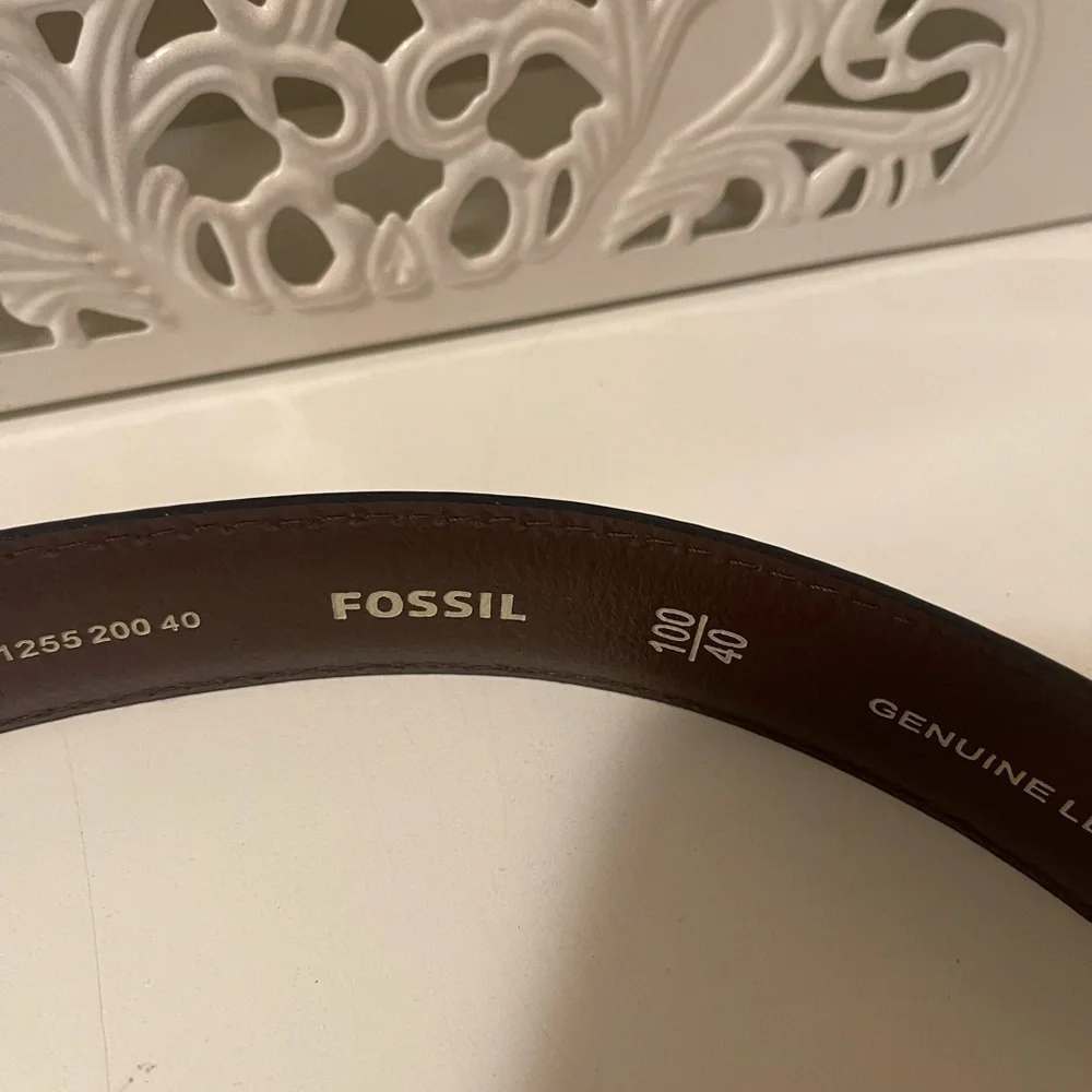 Fossil large-size leather belt in great new condition